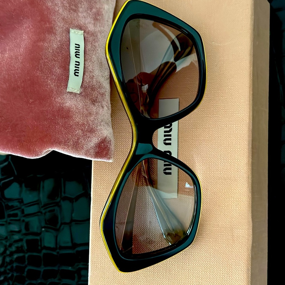 - MIU MIU sunglasses new black and gold new